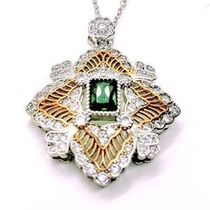 Elegant Green and Gold Pendant Necklace